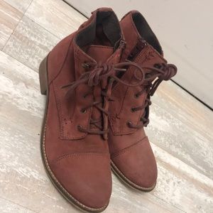 Maroon Steve Madden booties